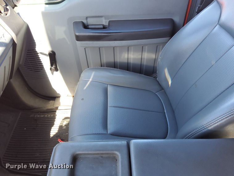 image for item DG5382 2011 Ford F250 Super Duty  Crew Cab utility bed pickup truck