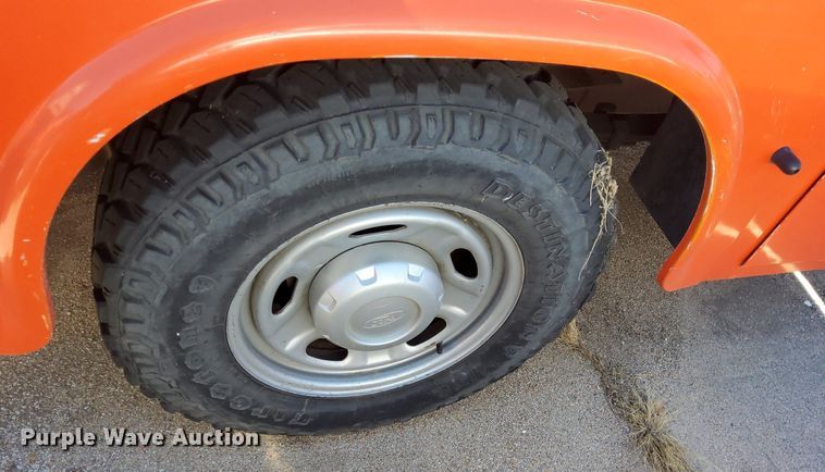 image for item DG5382 2011 Ford F250 Super Duty  Crew Cab utility bed pickup truck