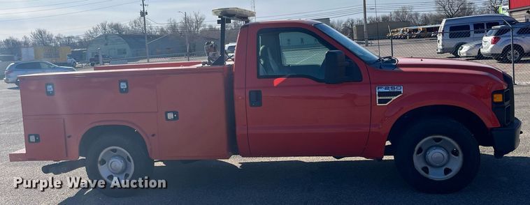 image for item DG5384 2009 Ford F250 Super Duty XL  utility bed pickup truck