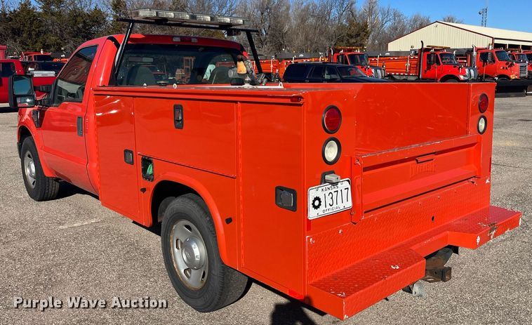 image for item DG5384 2009 Ford F250 Super Duty XL  utility bed pickup truck