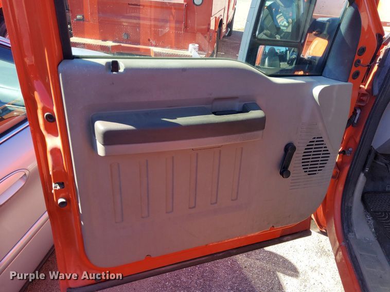 image for item DG5384 2009 Ford F250 Super Duty XL  utility bed pickup truck