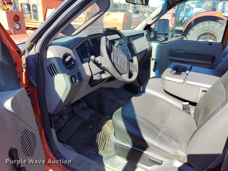 image for item DG5384 2009 Ford F250 Super Duty XL  utility bed pickup truck