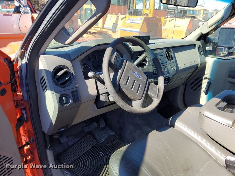 image for item DG5384 2009 Ford F250 Super Duty XL  utility bed pickup truck