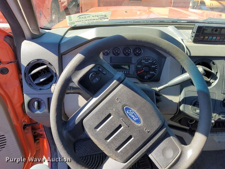 image for item DG5384 2009 Ford F250 Super Duty XL  utility bed pickup truck