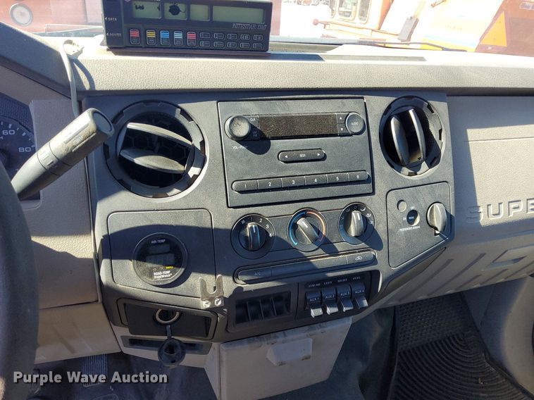 image for item DG5384 2009 Ford F250 Super Duty XL  utility bed pickup truck