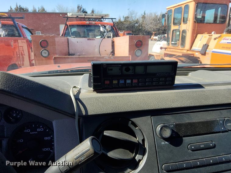 image for item DG5384 2009 Ford F250 Super Duty XL  utility bed pickup truck