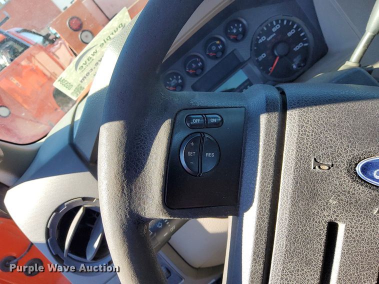 image for item DG5384 2009 Ford F250 Super Duty XL  utility bed pickup truck