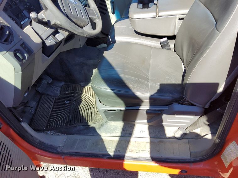 image for item DG5384 2009 Ford F250 Super Duty XL  utility bed pickup truck