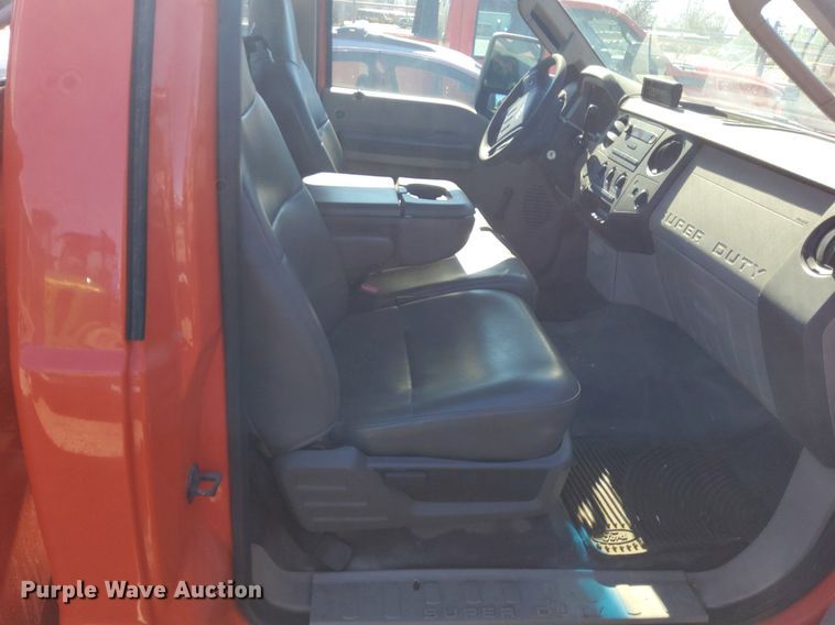 image for item DG5384 2009 Ford F250 Super Duty XL  utility bed pickup truck