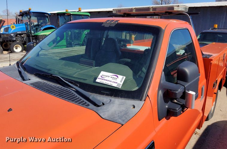 image for item DG5384 2009 Ford F250 Super Duty XL  utility bed pickup truck