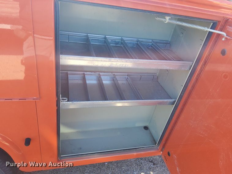 image for item DG5384 2009 Ford F250 Super Duty XL  utility bed pickup truck