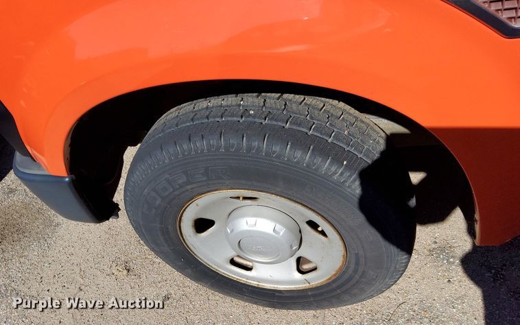 image for item DG5384 2009 Ford F250 Super Duty XL  utility bed pickup truck