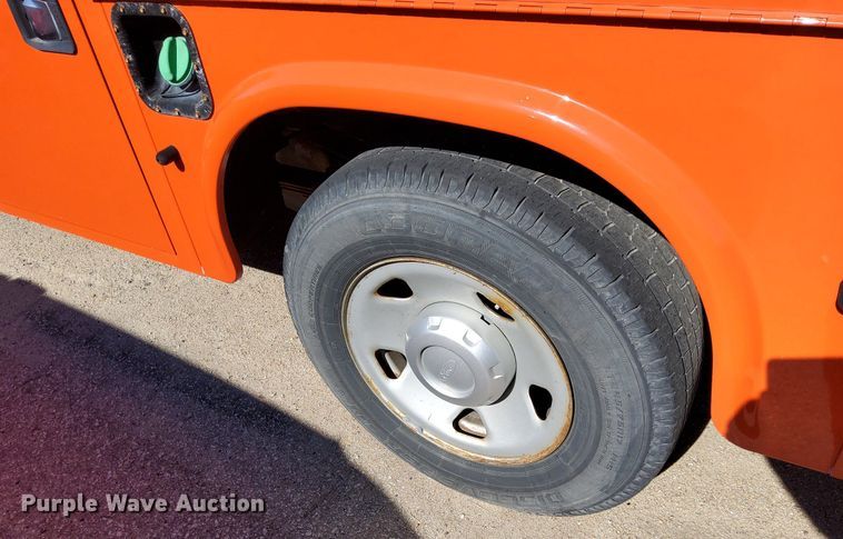 image for item DG5384 2009 Ford F250 Super Duty XL  utility bed pickup truck