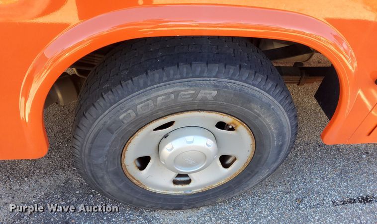 image for item DG5384 2009 Ford F250 Super Duty XL  utility bed pickup truck