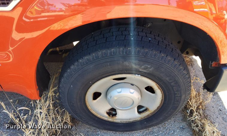 image for item DG5384 2009 Ford F250 Super Duty XL  utility bed pickup truck