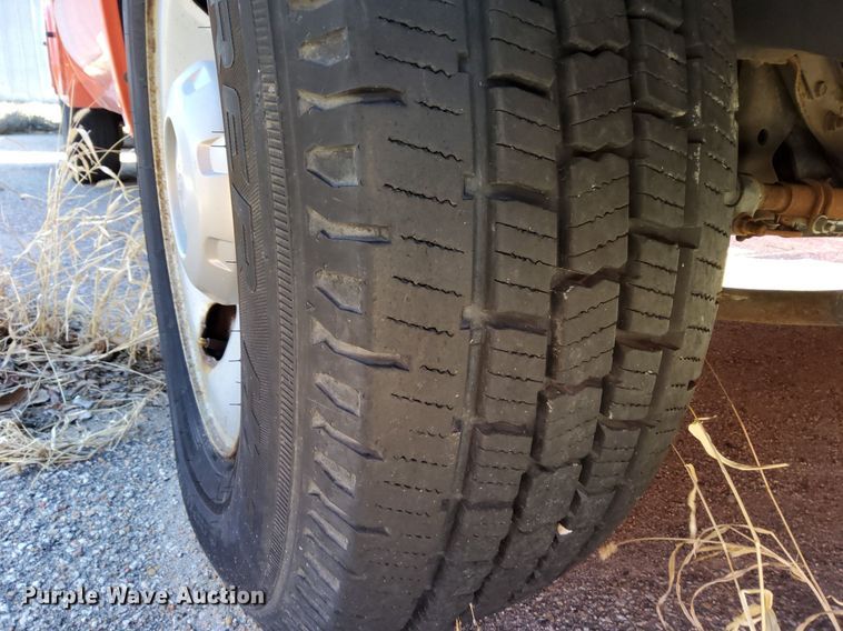 image for item DG5384 2009 Ford F250 Super Duty XL  utility bed pickup truck