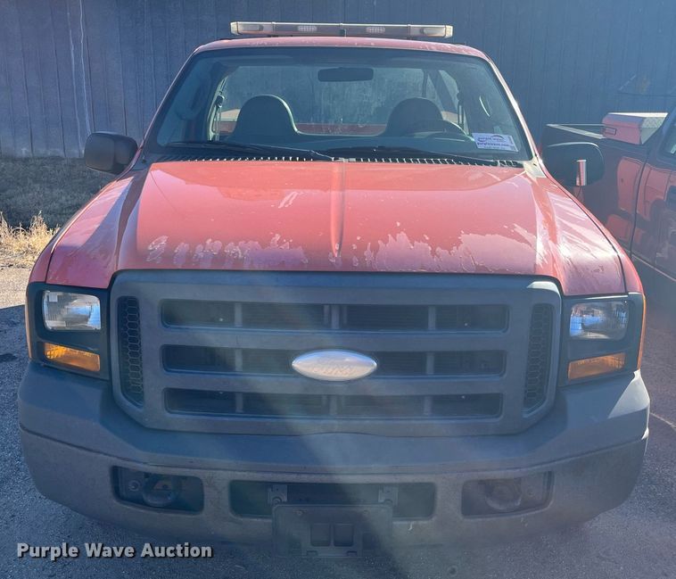 image for item DG5386 2006 Ford F250 Super Duty  utility bed pickup truck