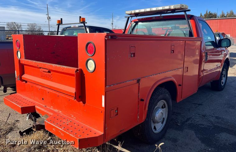 image for item DG5386 2006 Ford F250 Super Duty  utility bed pickup truck