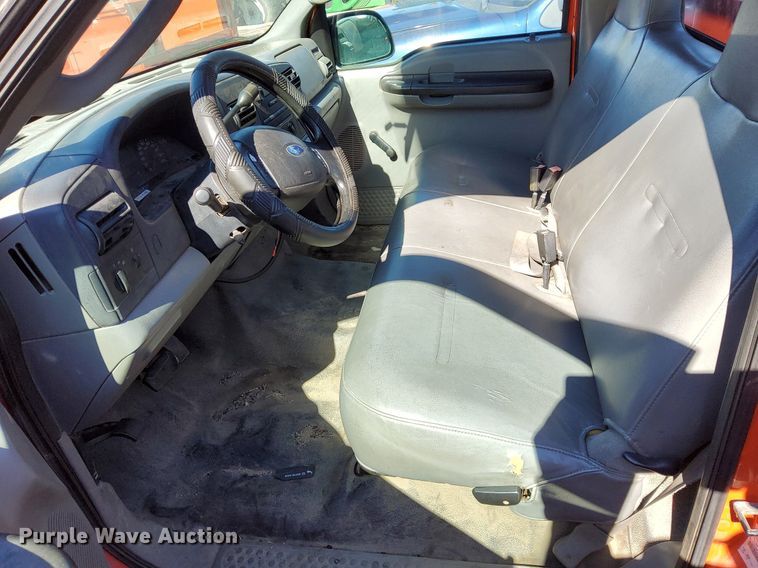 image for item DG5386 2006 Ford F250 Super Duty  utility bed pickup truck