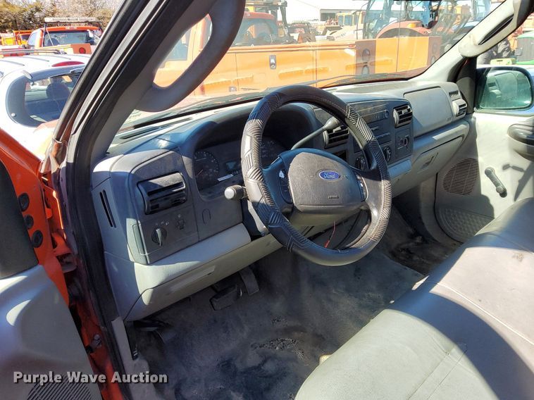 image for item DG5386 2006 Ford F250 Super Duty  utility bed pickup truck