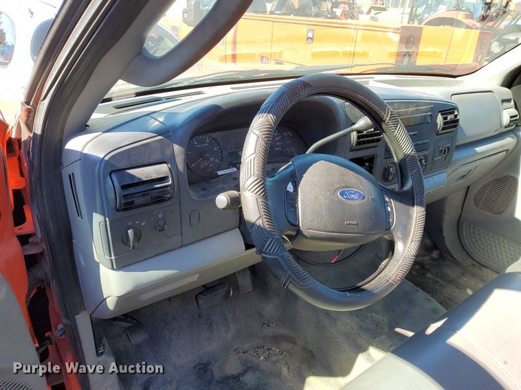 image for item DG5386 2006 Ford F250 Super Duty  utility bed pickup truck