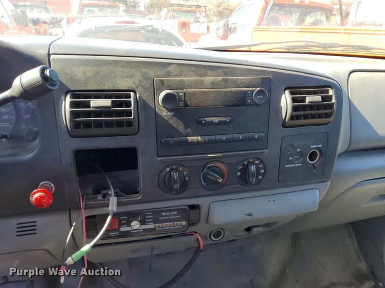 image for item DG5386 2006 Ford F250 Super Duty  utility bed pickup truck