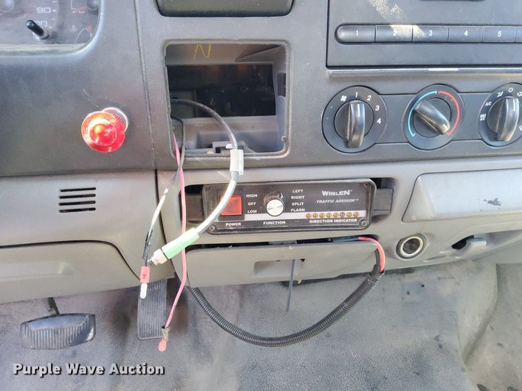 image for item DG5386 2006 Ford F250 Super Duty  utility bed pickup truck