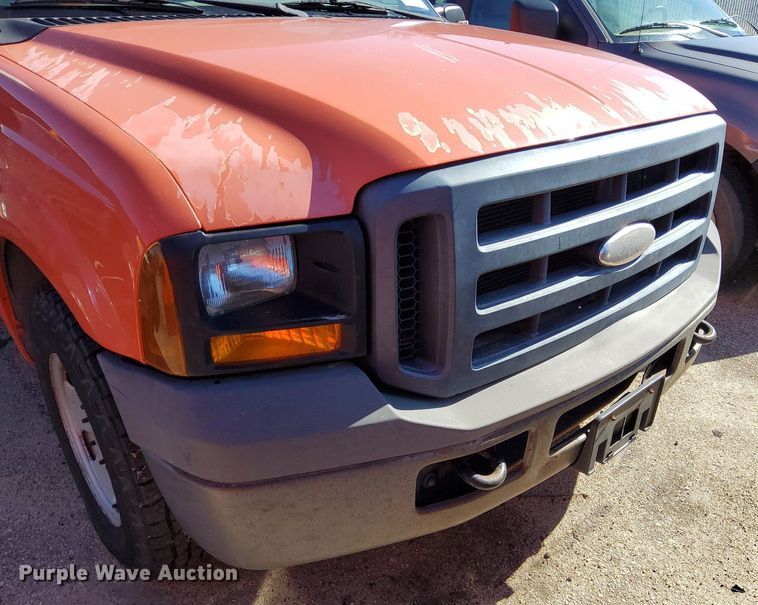 image for item DG5386 2006 Ford F250 Super Duty  utility bed pickup truck