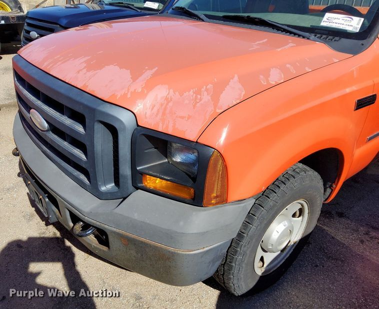 image for item DG5386 2006 Ford F250 Super Duty  utility bed pickup truck