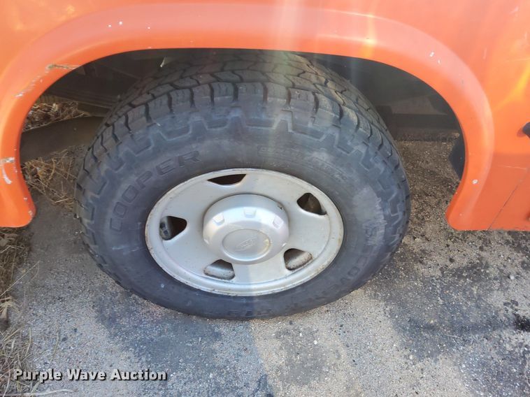 image for item DG5386 2006 Ford F250 Super Duty  utility bed pickup truck