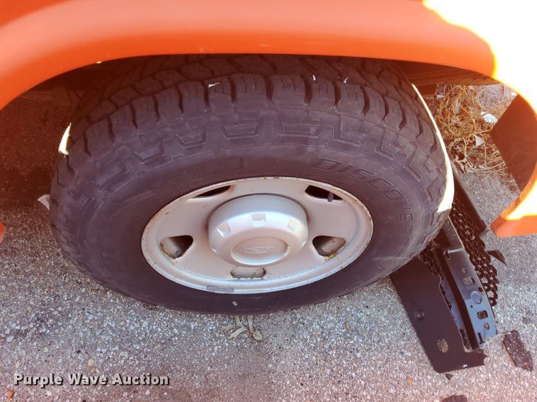 image for item DG5386 2006 Ford F250 Super Duty  utility bed pickup truck