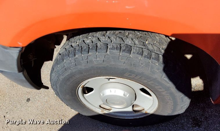 image for item DG5386 2006 Ford F250 Super Duty  utility bed pickup truck