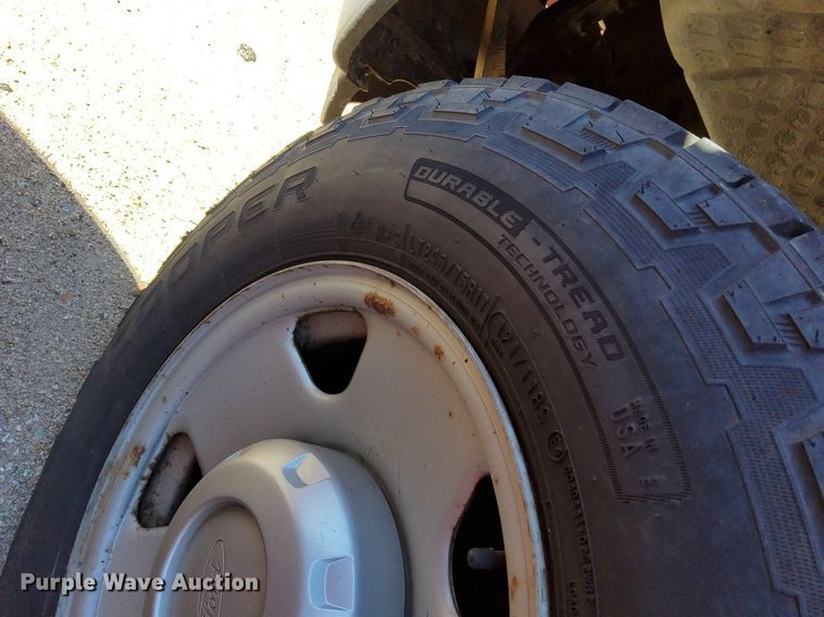 image for item DG5386 2006 Ford F250 Super Duty  utility bed pickup truck