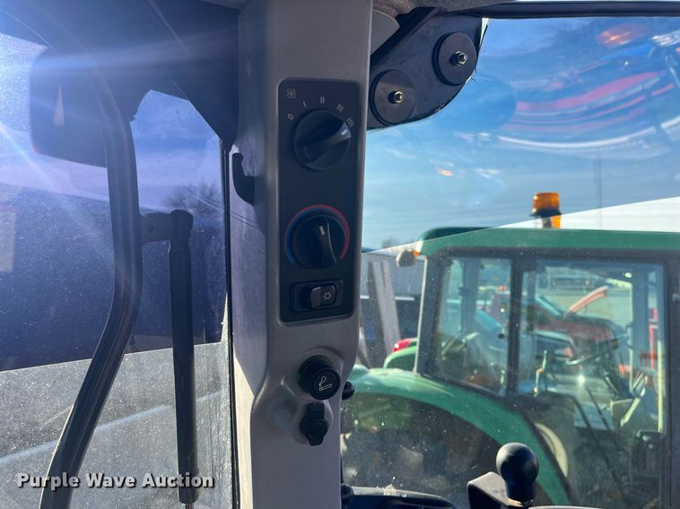 image for item DG5389 2009 New Holland T6020  tractor