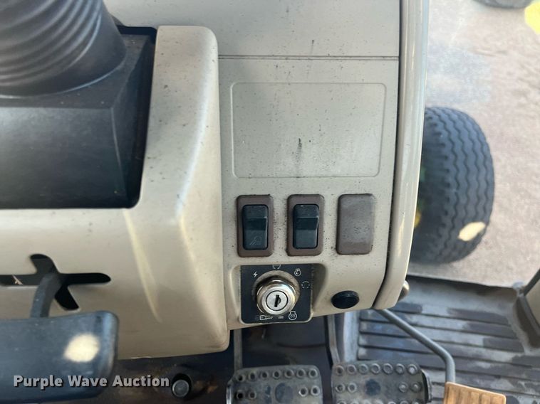 image for item DG5391 2005 John Deere 6415  tractor