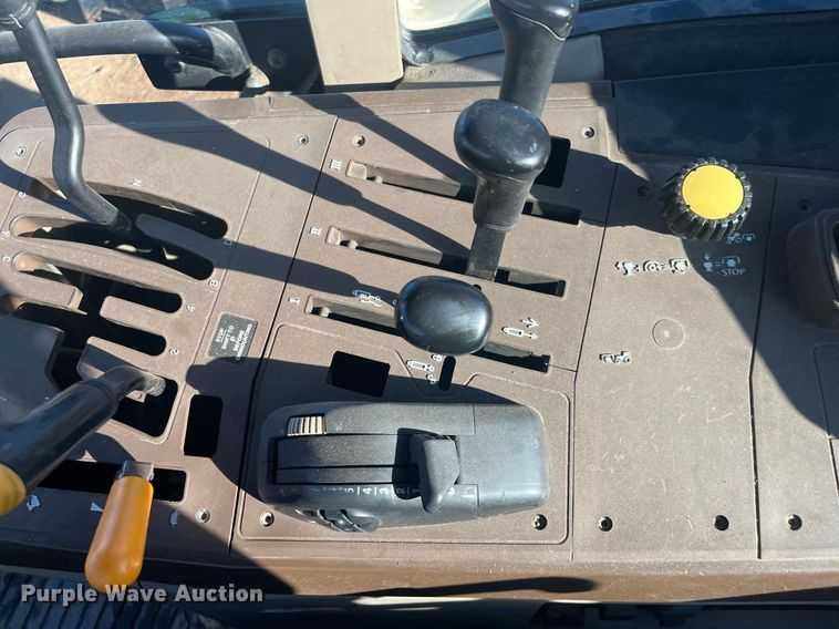 image for item DG5391 2005 John Deere 6415  tractor