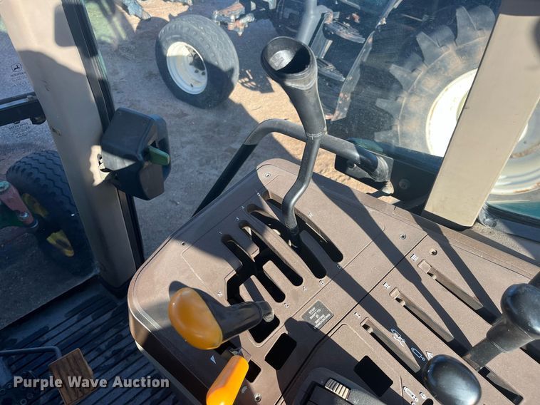 image for item DG5391 2005 John Deere 6415  tractor