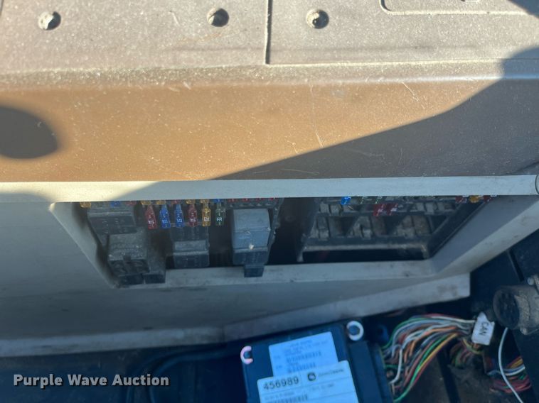 image for item DG5391 2005 John Deere 6415  tractor