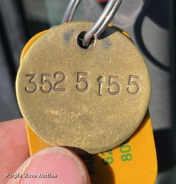 image for item DG5391 2005 John Deere 6415  tractor