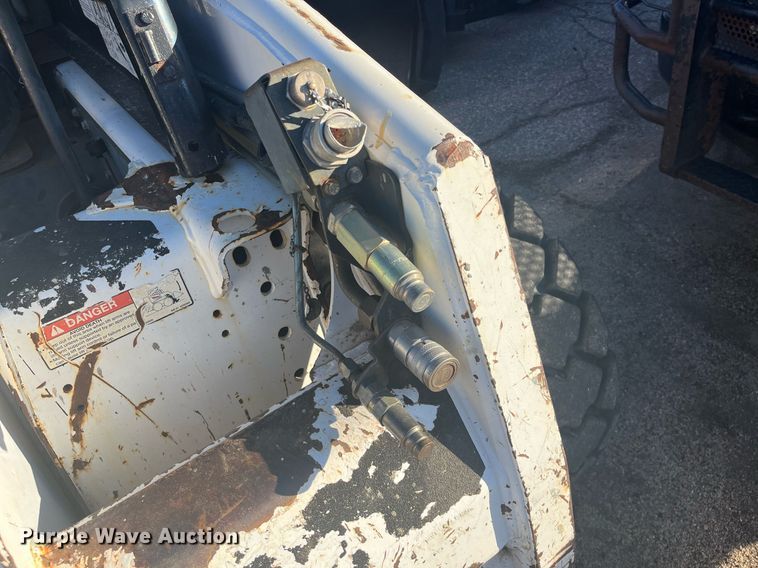 image for item DG5394 2001 Bobcat 863  skid steer loader