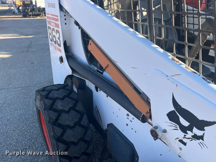 image for item DG5394 2001 Bobcat 863  skid steer loader