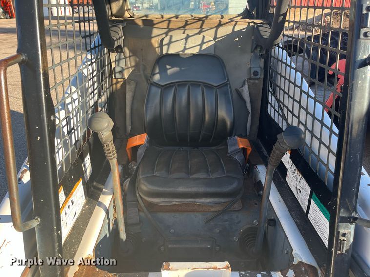 image for item DG5394 2001 Bobcat 863  skid steer loader