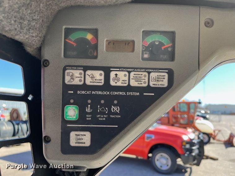 image for item DG5394 2001 Bobcat 863  skid steer loader