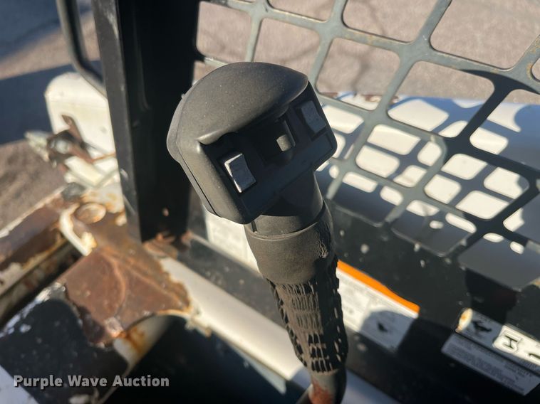 image for item DG5394 2001 Bobcat 863  skid steer loader