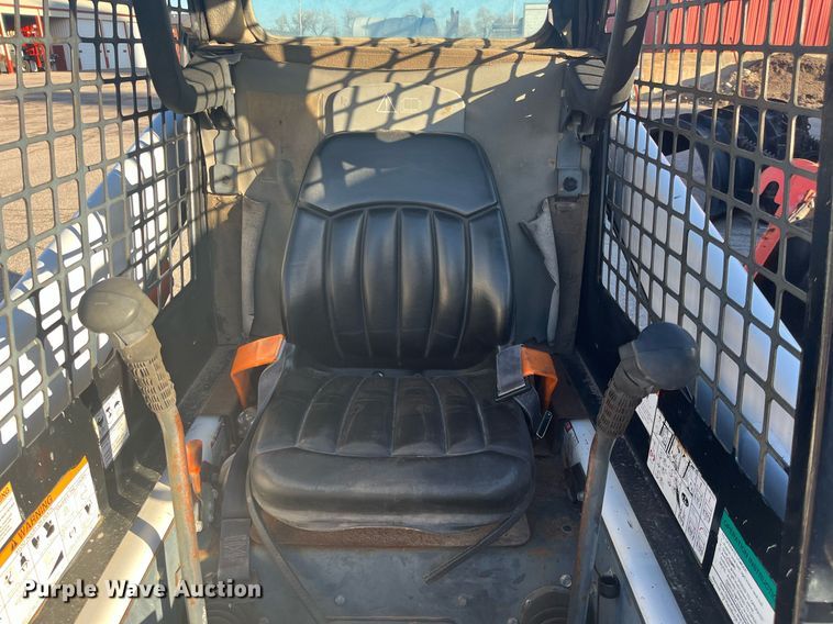 image for item DG5394 2001 Bobcat 863  skid steer loader