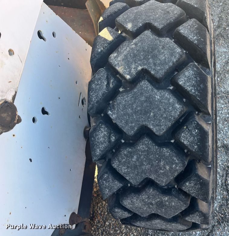 image for item DG5394 2001 Bobcat 863  skid steer loader