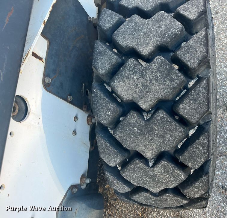 image for item DG5394 2001 Bobcat 863  skid steer loader