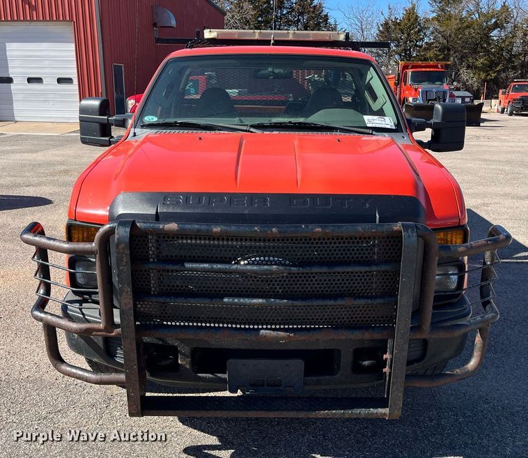 image for item DG5395 2010 Ford F250 Super Duty  utility bed pickup truck