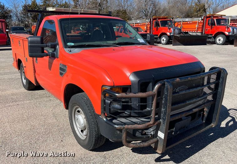 image for item DG5395 2010 Ford F250 Super Duty  utility bed pickup truck