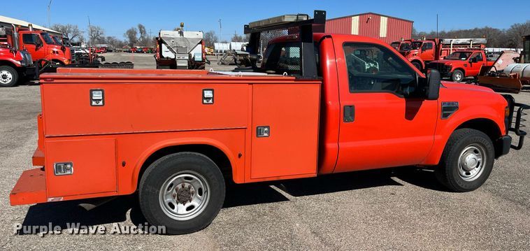 image for item DG5395 2010 Ford F250 Super Duty  utility bed pickup truck